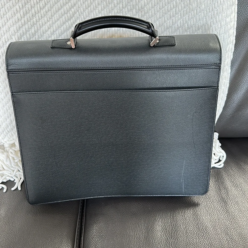 Authentic Louis Vuitton Briefcase Gently Used. No key included.